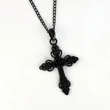 Černý Gotický Kříž Náhrdelník s Rose Detail - Trad Goth Náhrdelník, Černé Gothic Šperky, Ozdobený Kříž Přívěsek, Dárek, Gothic